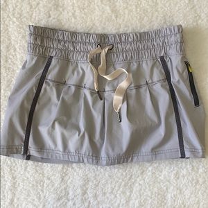 Lululemon Run Tracker Skirt - Grey/White Pinstripe